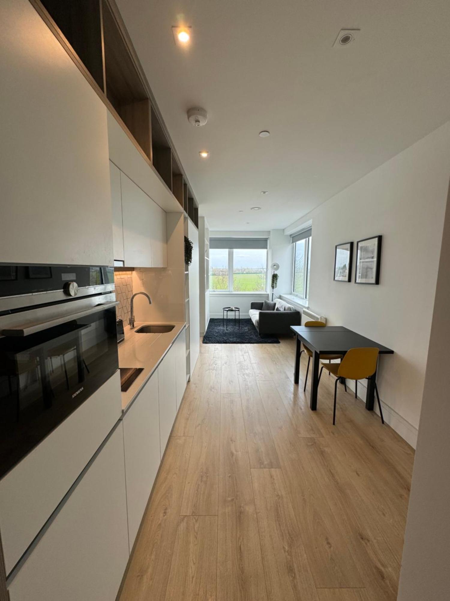 Luxx Apartment & Suites, London Heathrow Airport, Terminal 4, Piccadilly Underground Train Station Nearby! Хитроу Экстерьер фото