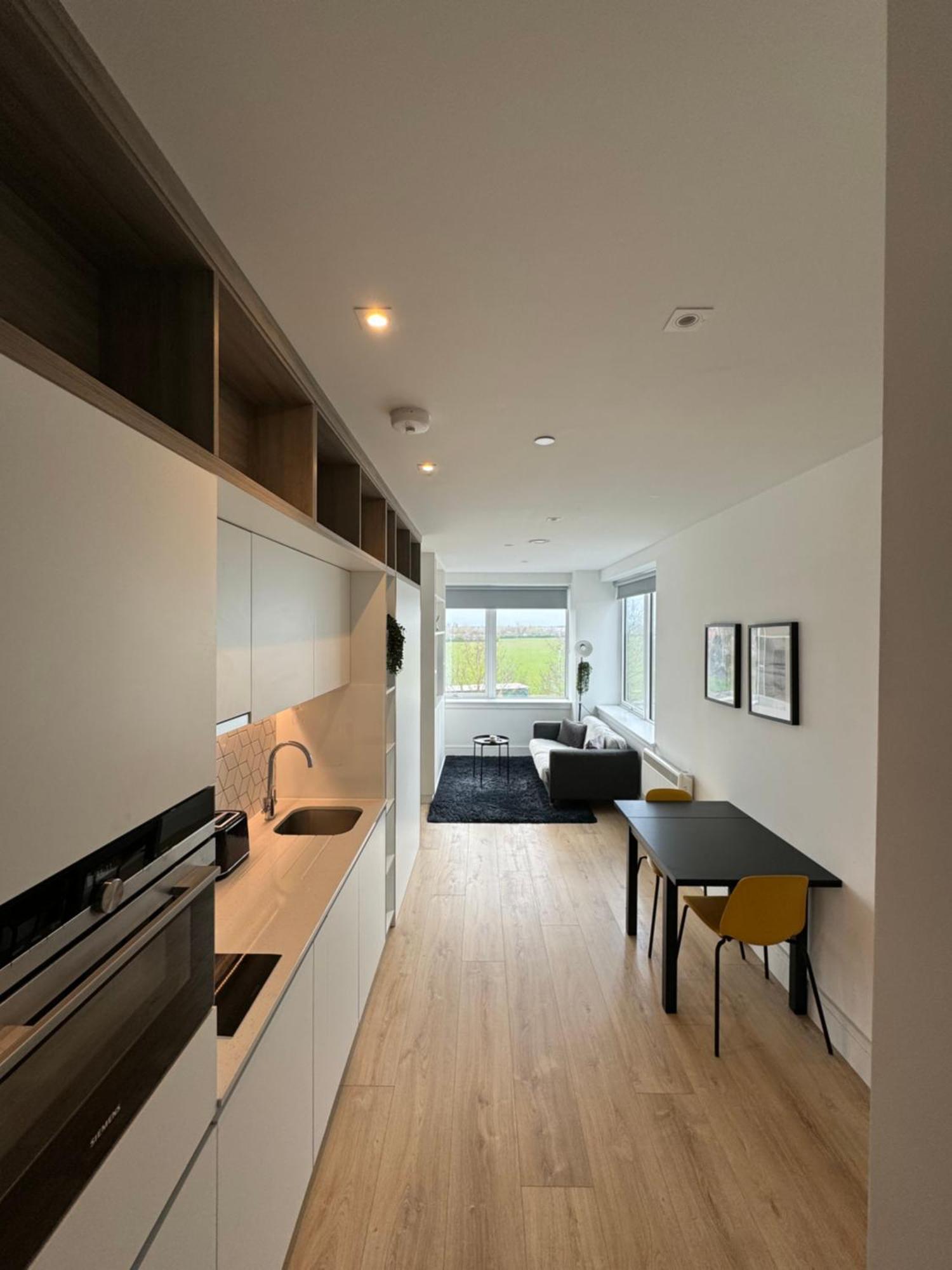 Luxx Apartment & Suites, London Heathrow Airport, Terminal 4, Piccadilly Underground Train Station Nearby! Хитроу Экстерьер фото