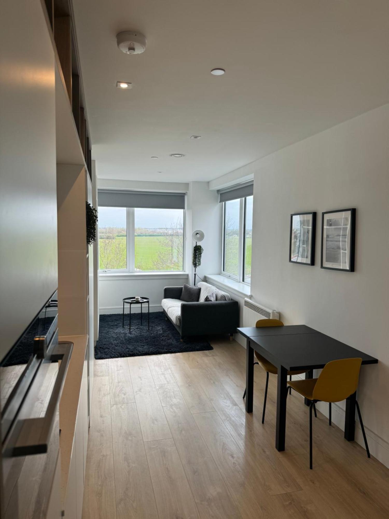 Luxx Apartment & Suites, London Heathrow Airport, Terminal 4, Piccadilly Underground Train Station Nearby! Хитроу Экстерьер фото